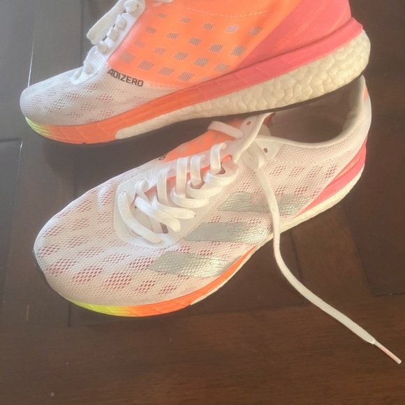 Tennis shoes and shoes - Picture 4 of 13